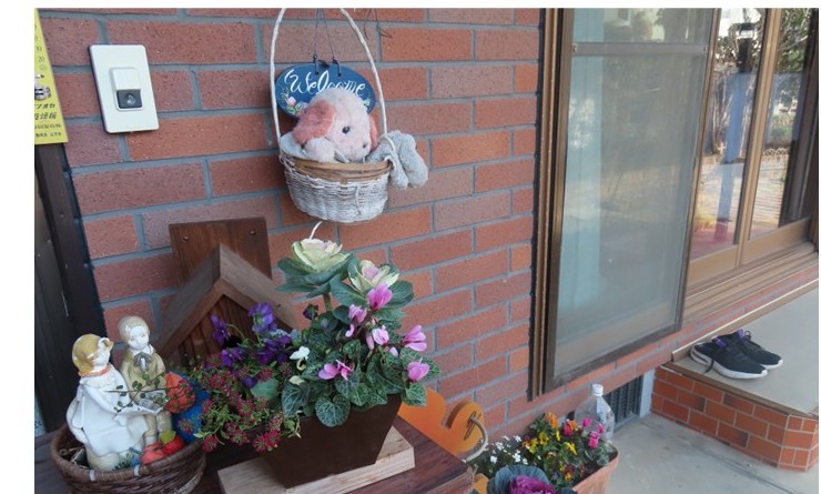 玉名市岱明町にある糸永ピアノ教室の玄関 レンガ調の温かみある外観